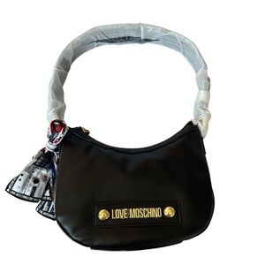 FLASH SALE ! Love Moschino
BLACK POLYETHYLENE WOMEN HANDBAG